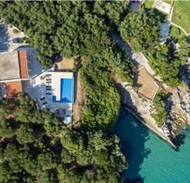 7 bedroom seafront luxury villa with pool & jacuzzi, near Acharavi, sleeps 14-15